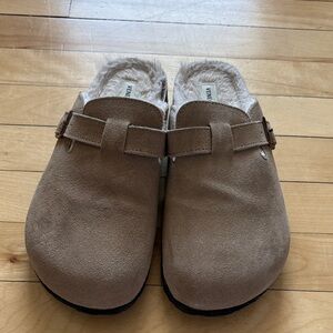 Tan Suede Clogs with Faux Fur Lining